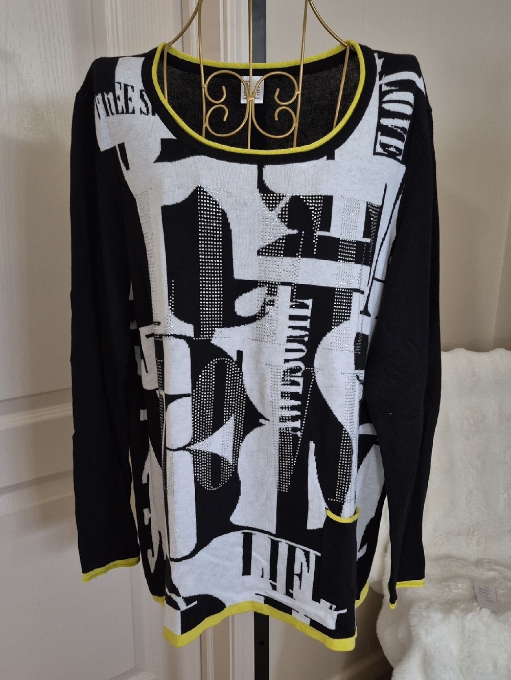 Black & White Graphic Knit Sweater with Yellow Trim Size 14